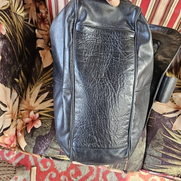 Francesco Biasia Black Patent Leather Shoulder Bag - Picture 9 of 16